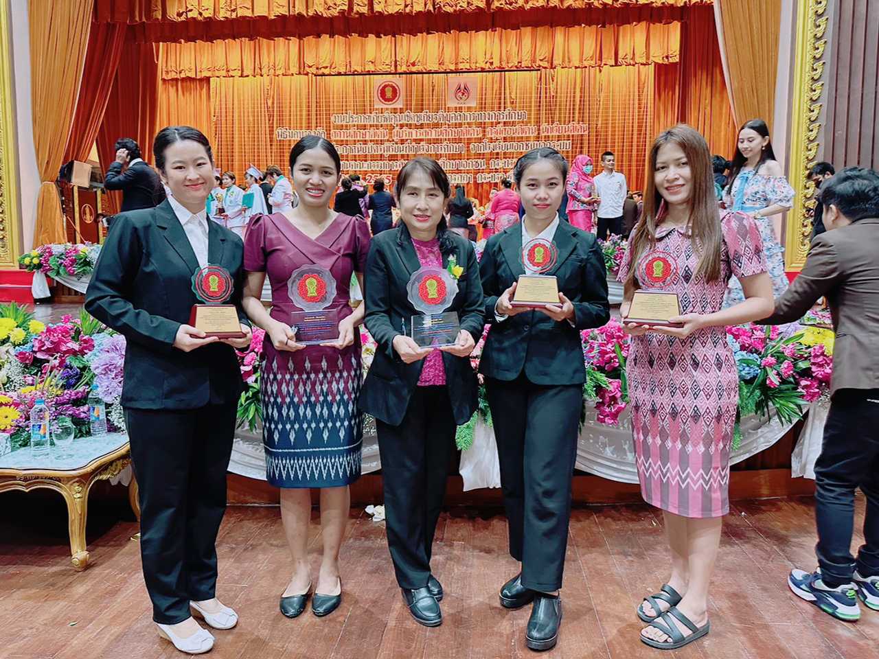 私達さくら日本語学校は、2022年10月29日にバンコクでTop of School award 賞を受賞しました。